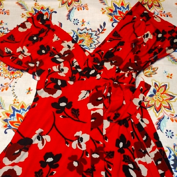 BCBGMaxAzria Dresses & Skirts - BCBG MAXAZRIA Large Wrap Dress